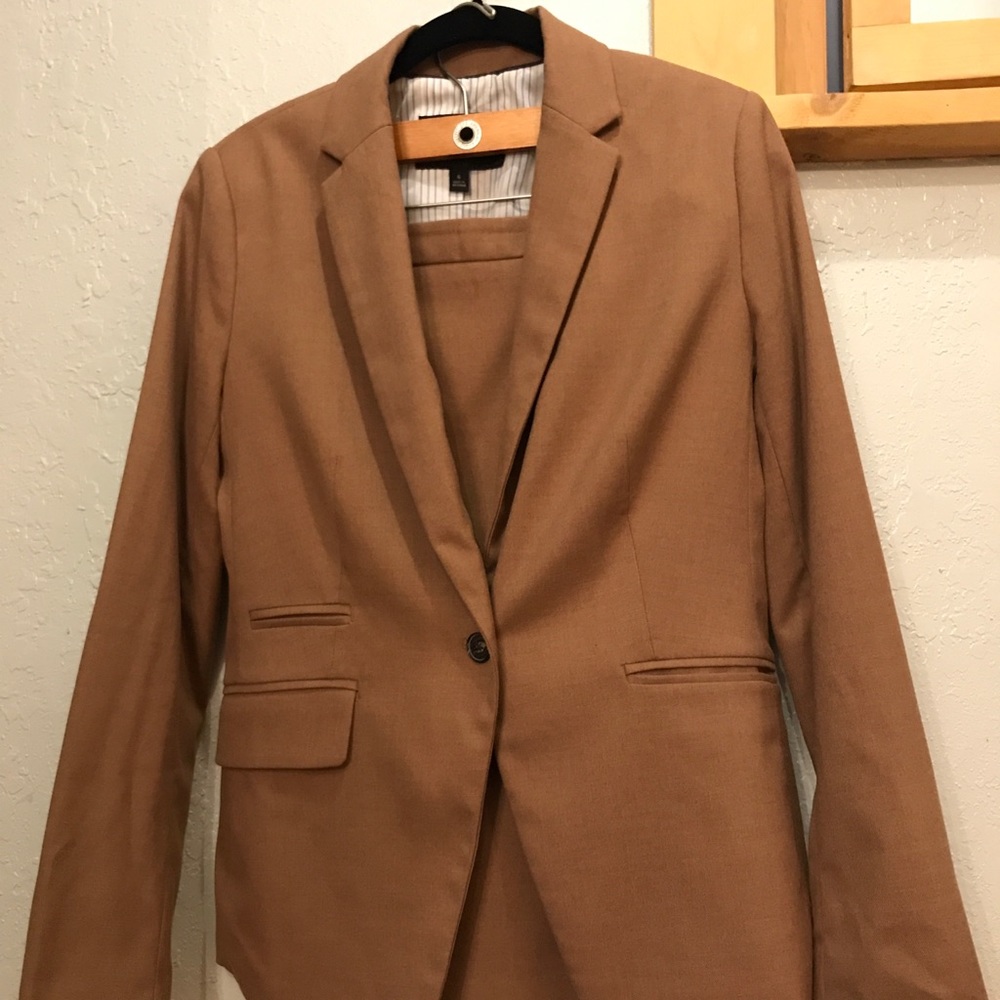 Banana Republic camel suit blazer (6) skirt (8)